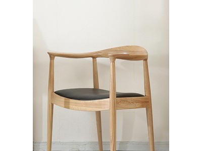 北欧实木餐椅家用现代简约皮肯尼迪总统椅温莎牛角日式设计师椅子