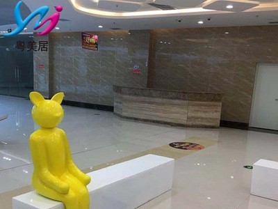 定制玻璃钢商场休闲猫女造型长条仿木纹等候休息椅时尚室内外家具图4