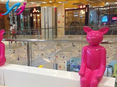 定制玻璃钢商场休闲猫女造型长条仿木纹等候休息椅时尚室内外家具图3