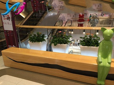 定制玻璃钢商场休闲猫女造型长条仿木纹等候休息椅时尚室内外家具图2