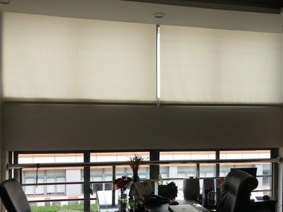 全遮光卷帘办公室酒店遮阳窗帘手动拉珠窗帘全遮光窗帘工程卷帘图4