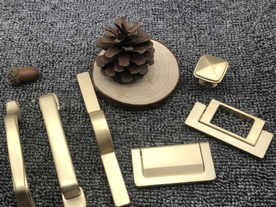 新简约铜拉丝金色锌合金拉手美式衣橱柜抽屉拉手现代五金把手图3