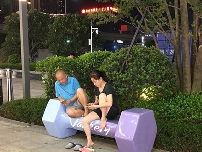 玻璃钢创意商场美陈休闲椅户外景观座椅广场休息坐凳电影院等候椅图3