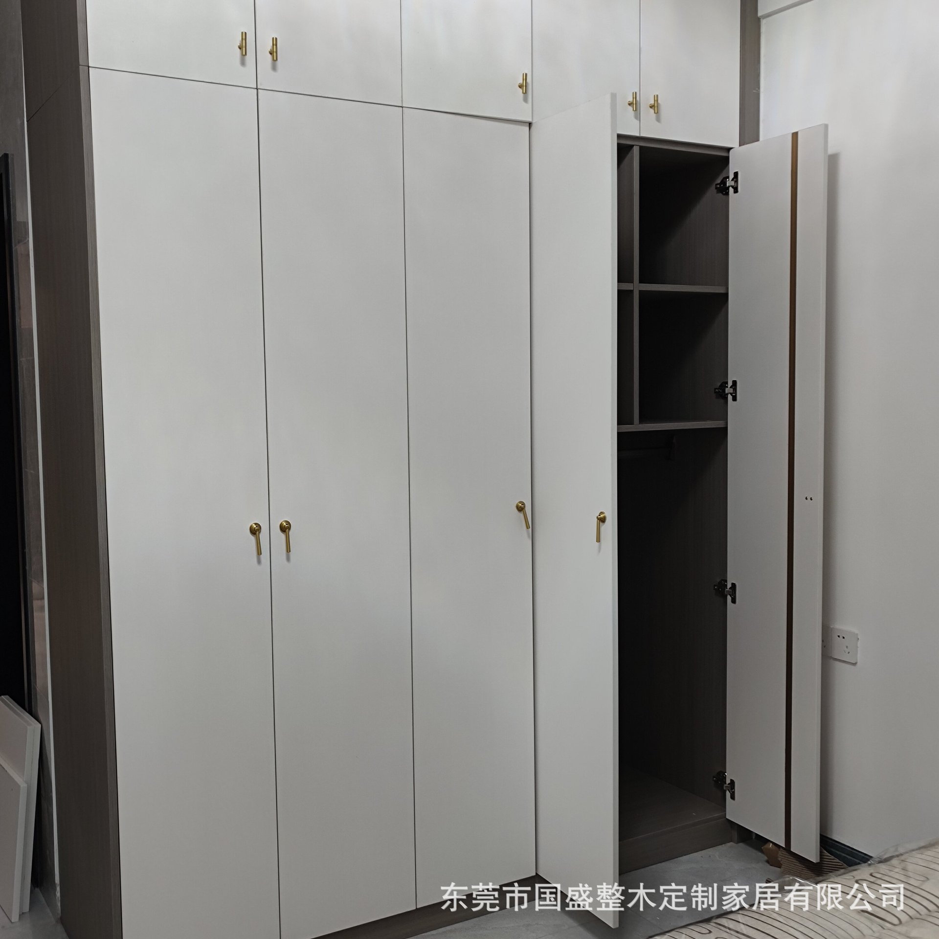 平开门衣柜
