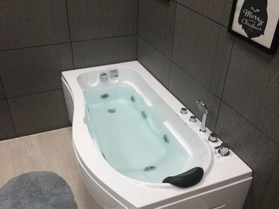 厂家直供亚克力浴缸 独立式冲浪按摩浴缸 恒温浴缸一件代发图4