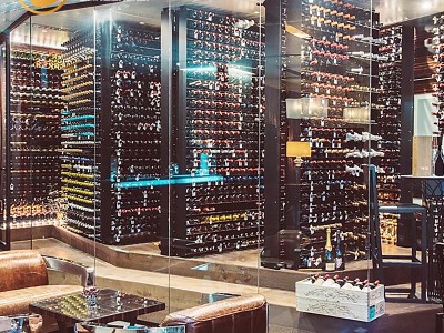 不锈钢酒柜定制 酒店公寓屏风酒柜 不锈钢恒温恒湿酒柜定制图2
