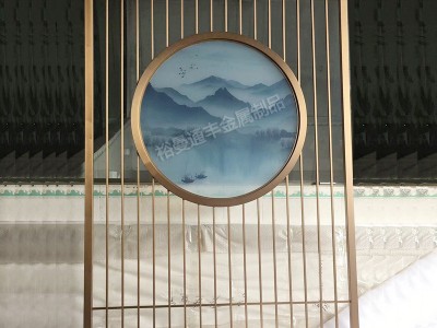 厂家定制玄关新中式花格禅意装饰画圆形钛金不锈钢玻璃屏风山