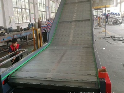宁津德隆定制重型链板提升输送机大件垃圾沙发床垫加工处理运输设备