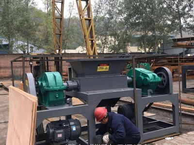 多功能双轴废旧家具破碎设备 木材撕碎机 600型废旧沙发撕碎机