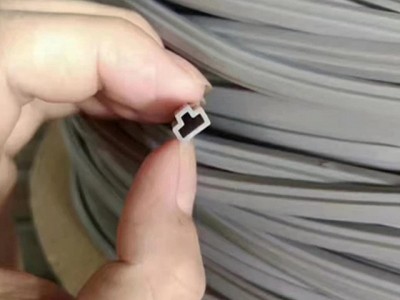 合创橡胶  衣柜门下轨防尘密封条 硅橡胶密封条 凸型密封条门窗密封条定制