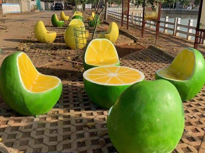 景观休闲椅雕塑 创意苹果凳子草莓休息椅玻璃钢雕塑