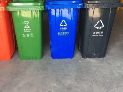 内蒙古阿拉善盟环卫垃圾桶批发  兴安盟铁皮大垃圾桶定做  赤峰环卫垃圾箱厂家 鄂尔多斯小区塑料垃圾桶240L批发