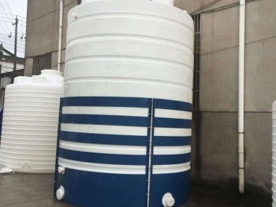 甬诚15吨立式储槽 25立方制取超纯水化工罐子 洗洁精储存PE储罐