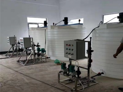 甬诚15吨净化塑料搅拌桶 配搅拌机20立方洗洁精PE加药桶 带计量泵碱木质素塑胶药剂桶