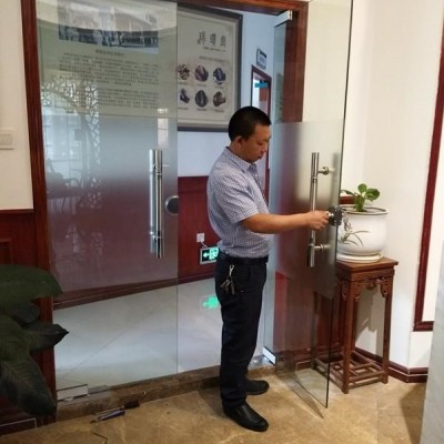 深圳办公室玻璃隔断 玻璃门密码锁玻璃门刷卡考勤玻璃门