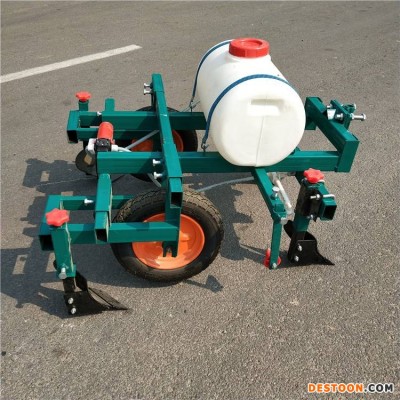 1.2米宽喷药覆膜机_乐丰机械手扶车打药覆膜机_大棚专用覆膜机现货