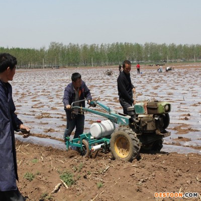 土豆地瓜覆膜机 西瓜小拱棚铺膜机 多功能滴灌带覆膜机