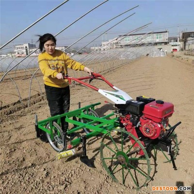 小型柴油自走式覆膜机 宽窄可调自走式汽油铺膜机 101手扶车带喷药覆膜机视频