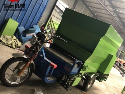 肉牛基地单边撒草机 饲喂千头牛用撒料车 柴油三轮刨草机 振远