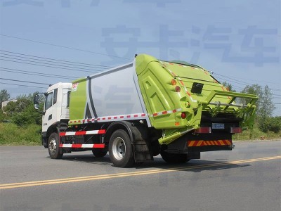 程力12吨压缩垃圾清运车 推板模拟垃圾填塞方向（曲面）设计图1