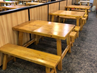 广东木屋烧烤同款桌子椅子 新西兰松木中式烧烤桌子板凳 双人木屋烧烤桌椅工厂定做