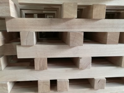 厂家直销泰国橡胶木直拼板 胶木刨光料柱子桌腿实木桌子定做