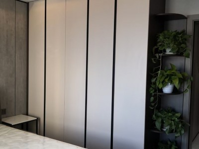 成都工厂全屋整体装修家具设计搭配现代简约卧室衣柜妆台一门到顶图3