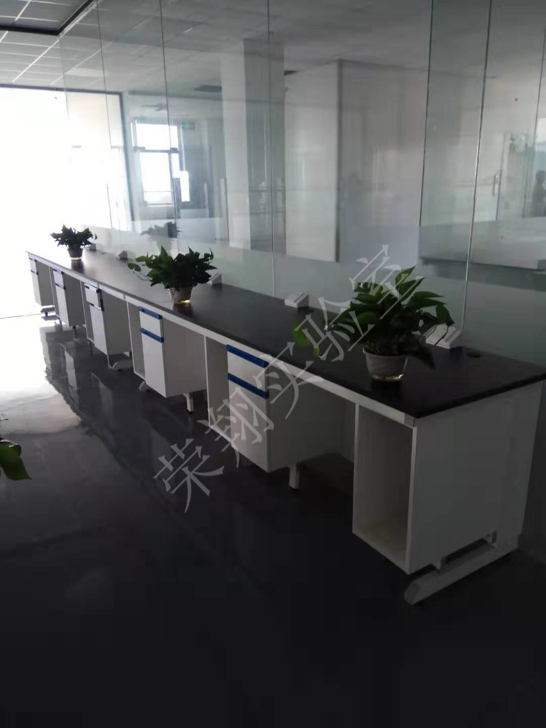上海吊柜实验台生产设计