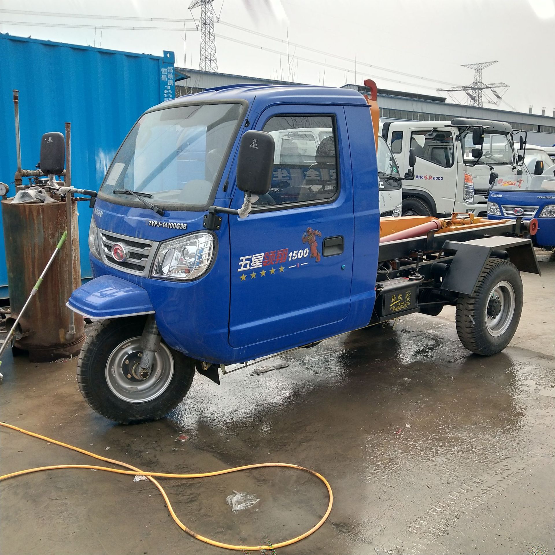 三轮勾臂垃圾车 小型垃圾清运车 拉臂式环卫车示例图7