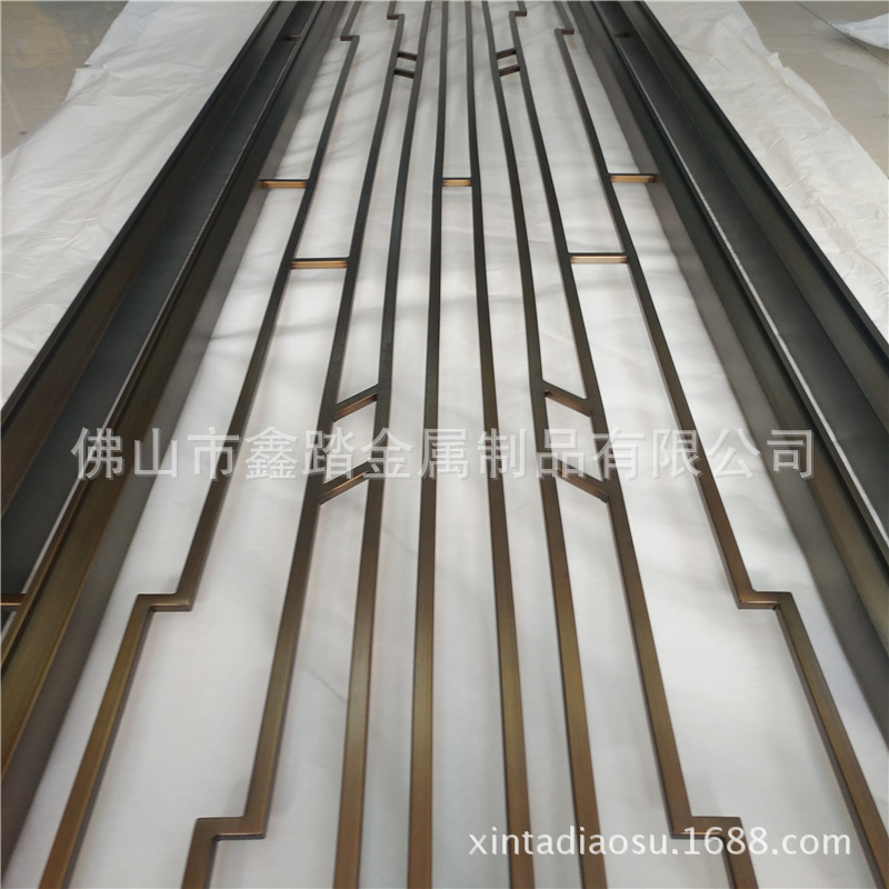 黄古铜不锈钢满焊焊接花格屏风 边框剪折刨工艺制作实物效果图示例图3