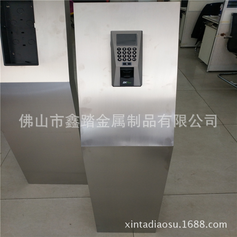 楼宇立柱式可视对讲机立柱  304不锈钢剪折刨焊接工艺示例图1