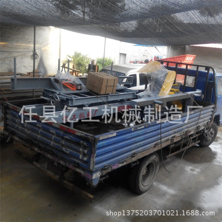 半自动圆木推台锯示例图1