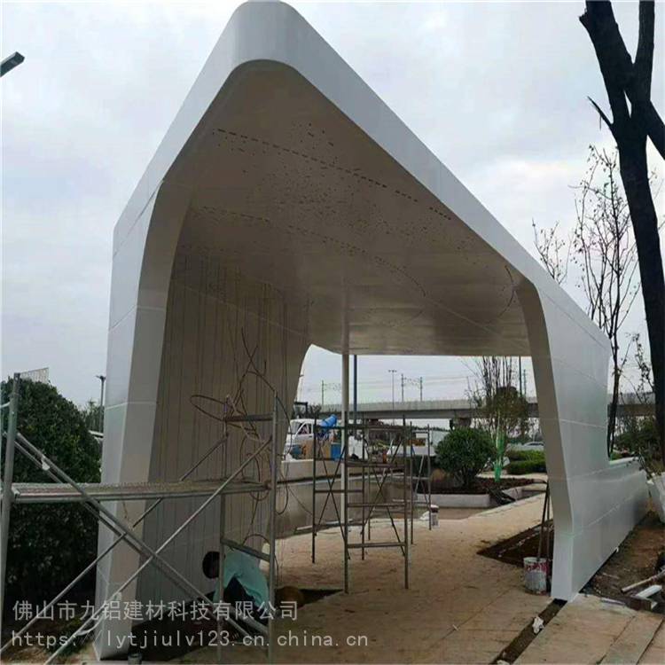 陕西弧形铝单板交货 单曲面铝单板供应 九铝建材