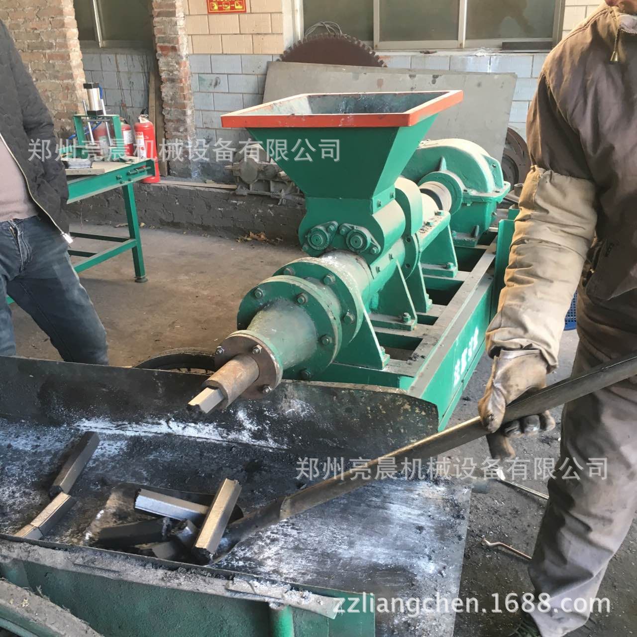 优质炭液压煤棒机加工设备 冲压式碳粉成型机 煤粉原木制棒机示例图5