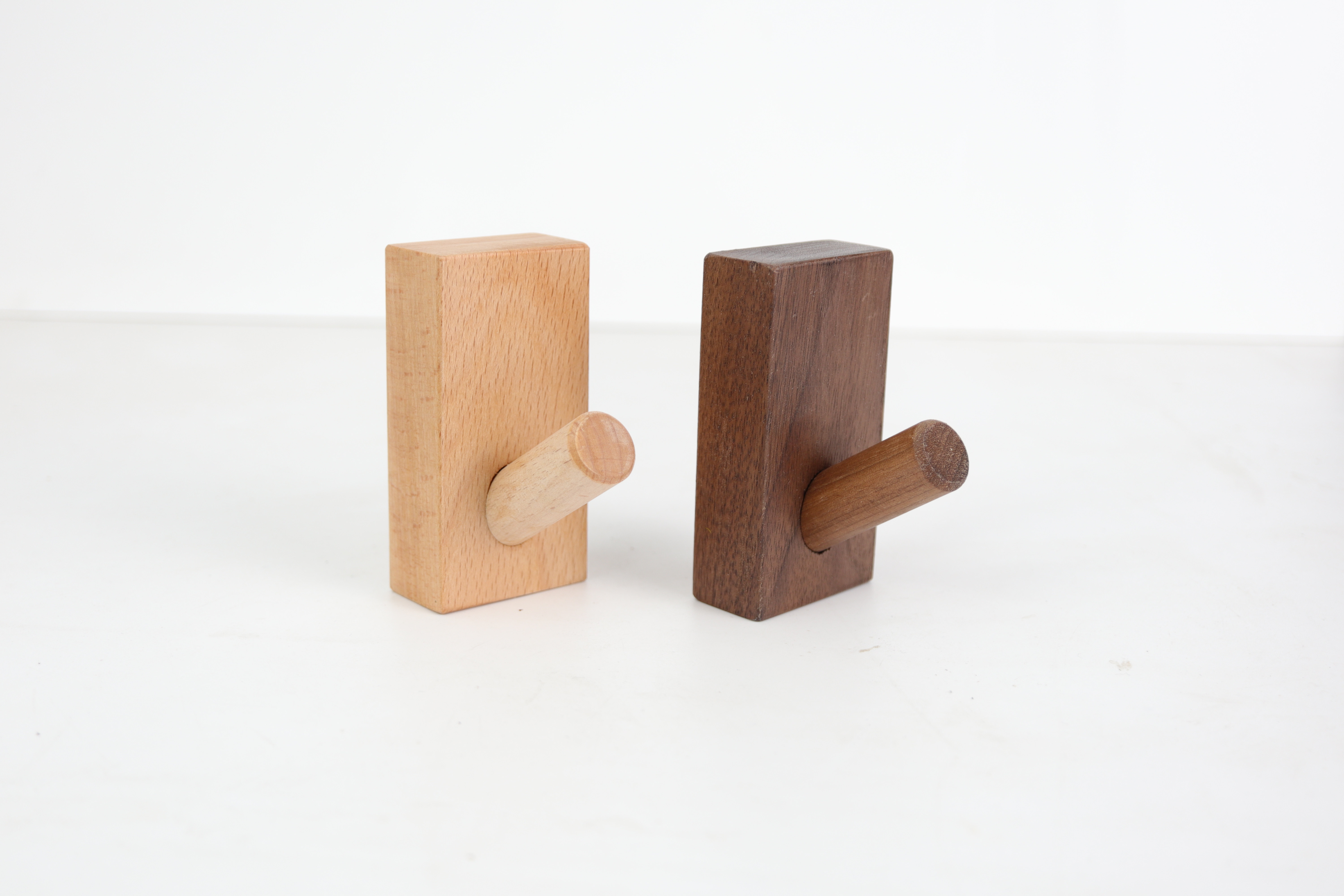安顺原木挂衣钩联系电话-成晋工艺品