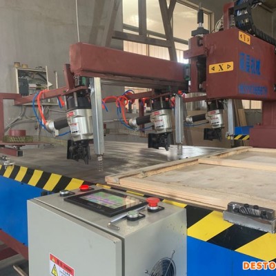 全尺寸木托盘自动钉装机 全自动木托盘打钉机 全自动托盘脚墩机 多层板脚墩打钉机 硕展木工机械 托盘全自动打钉机