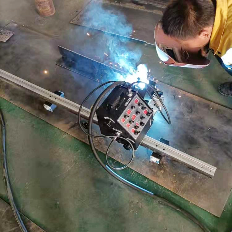 焊镭 法兰焊接小车 工业机器人 强磁吸附
