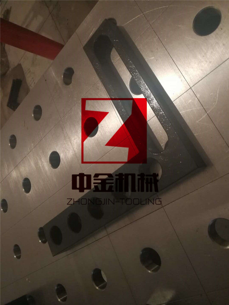 安徽钣金工业机器人工装平台价格