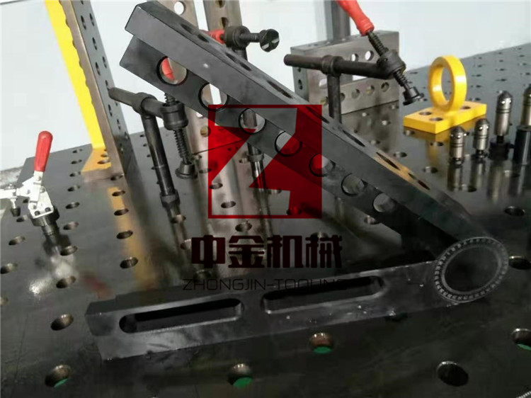 河北钣金工业机器人工作台定做